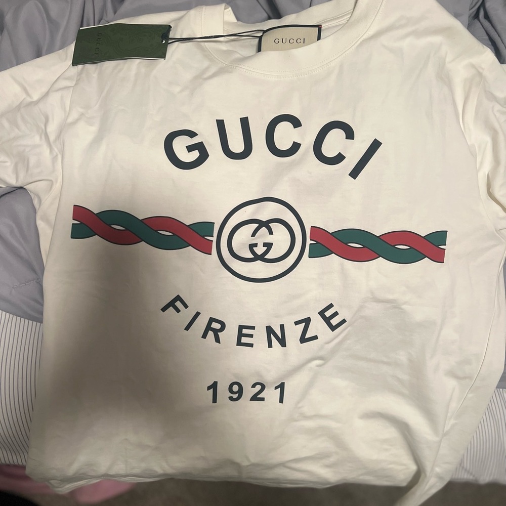 Gucci t shirt size small brand new colors white green and red
